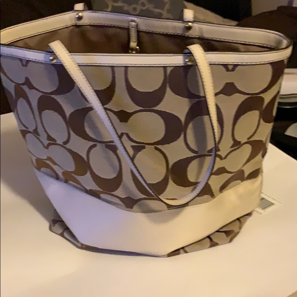 Coach medium  tote